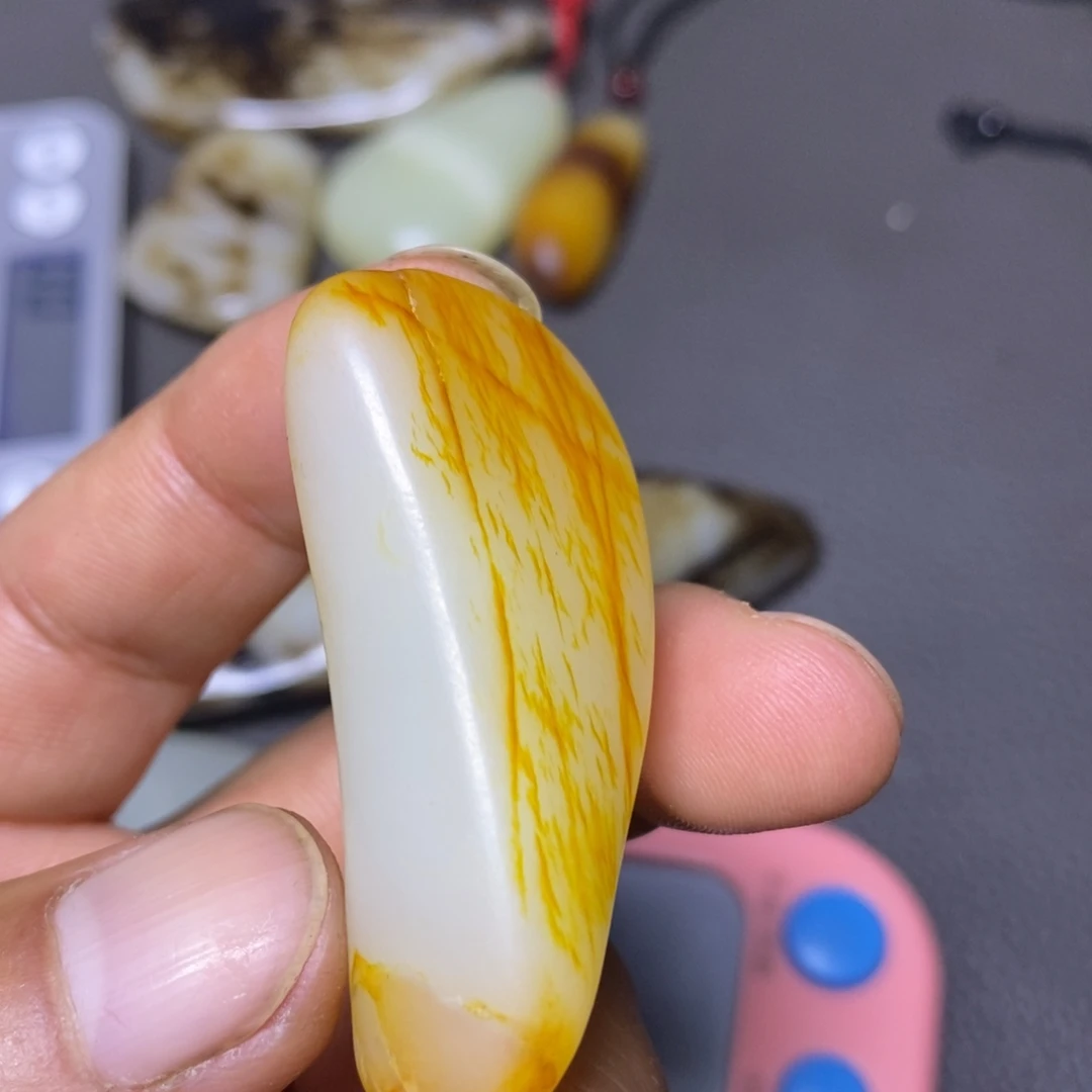 和田玉未镶嵌把件