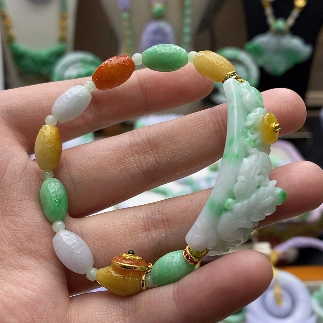 翡翠未镶嵌颈饰手链