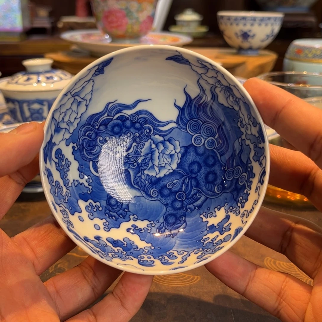 青花牡丹狮子主人杯
