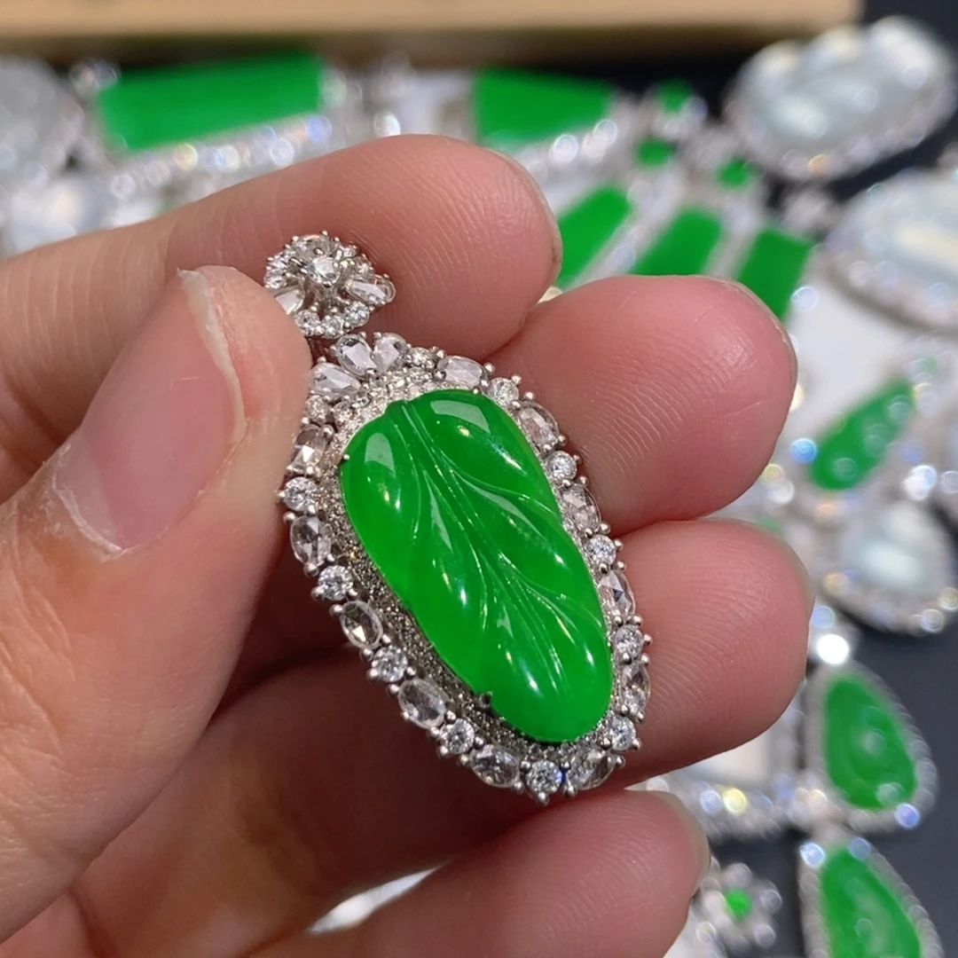 翡翠18K金镶嵌颈饰天然缅甸A货翡翠