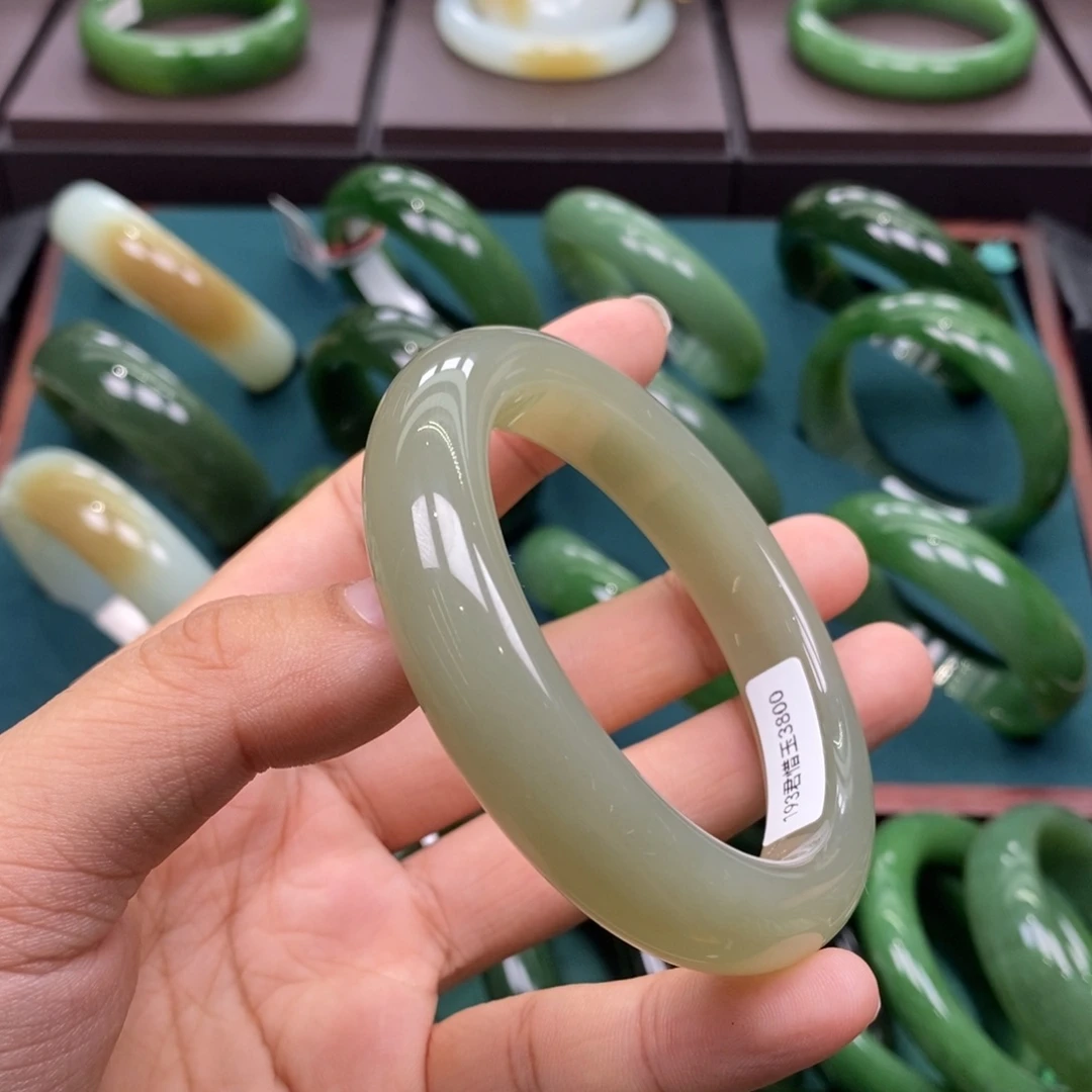 和田玉（碧玉）未镶嵌手镯