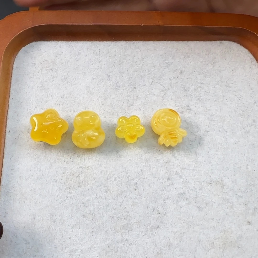 琥珀未镶嵌颈饰琥珀
