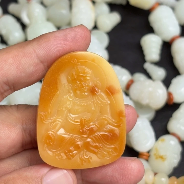 颈饰未镶嵌和田玉（白玉）