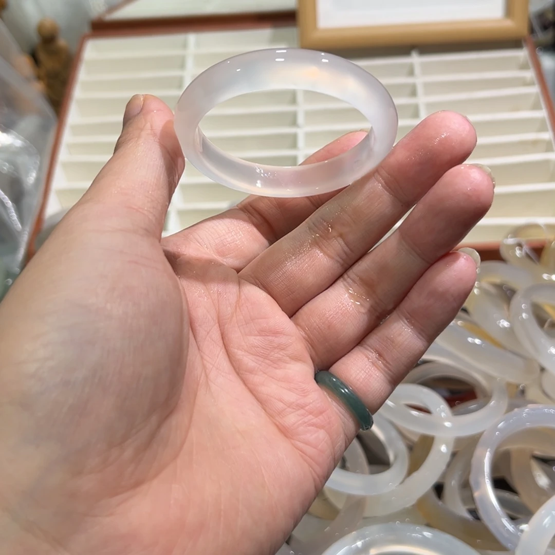 玛瑙/玉髓未镶嵌手镯50圈1.3