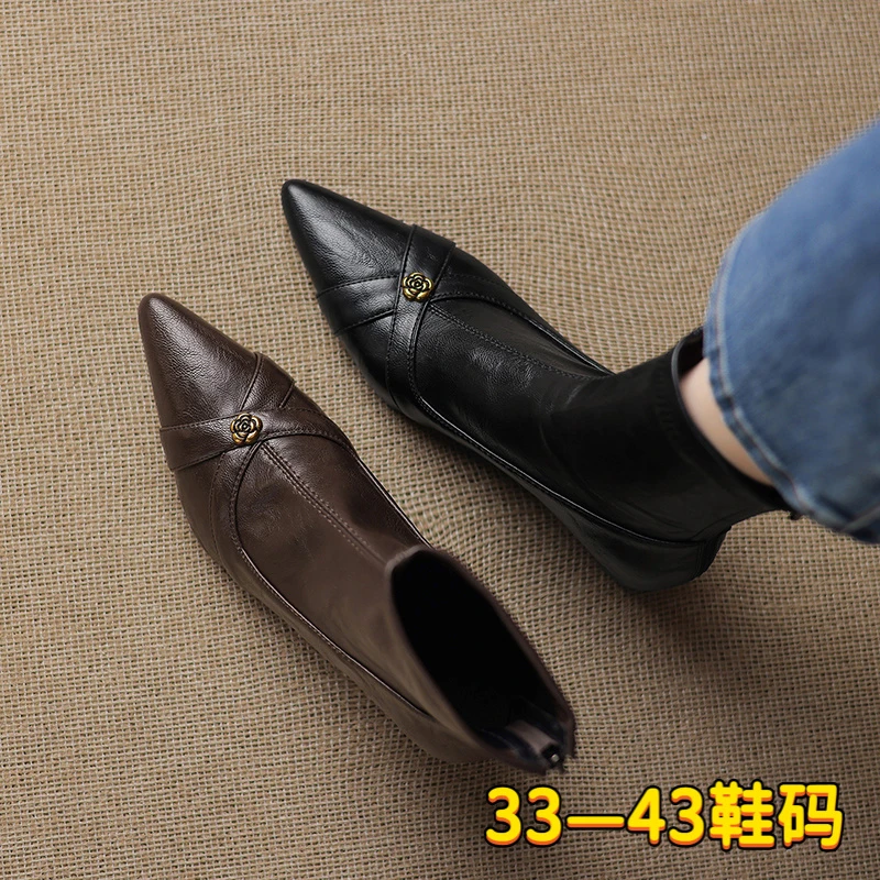 尖头坡跟2025新款后拉链弹力瘦瘦单靴女秋冬内增高大码短靴41-43