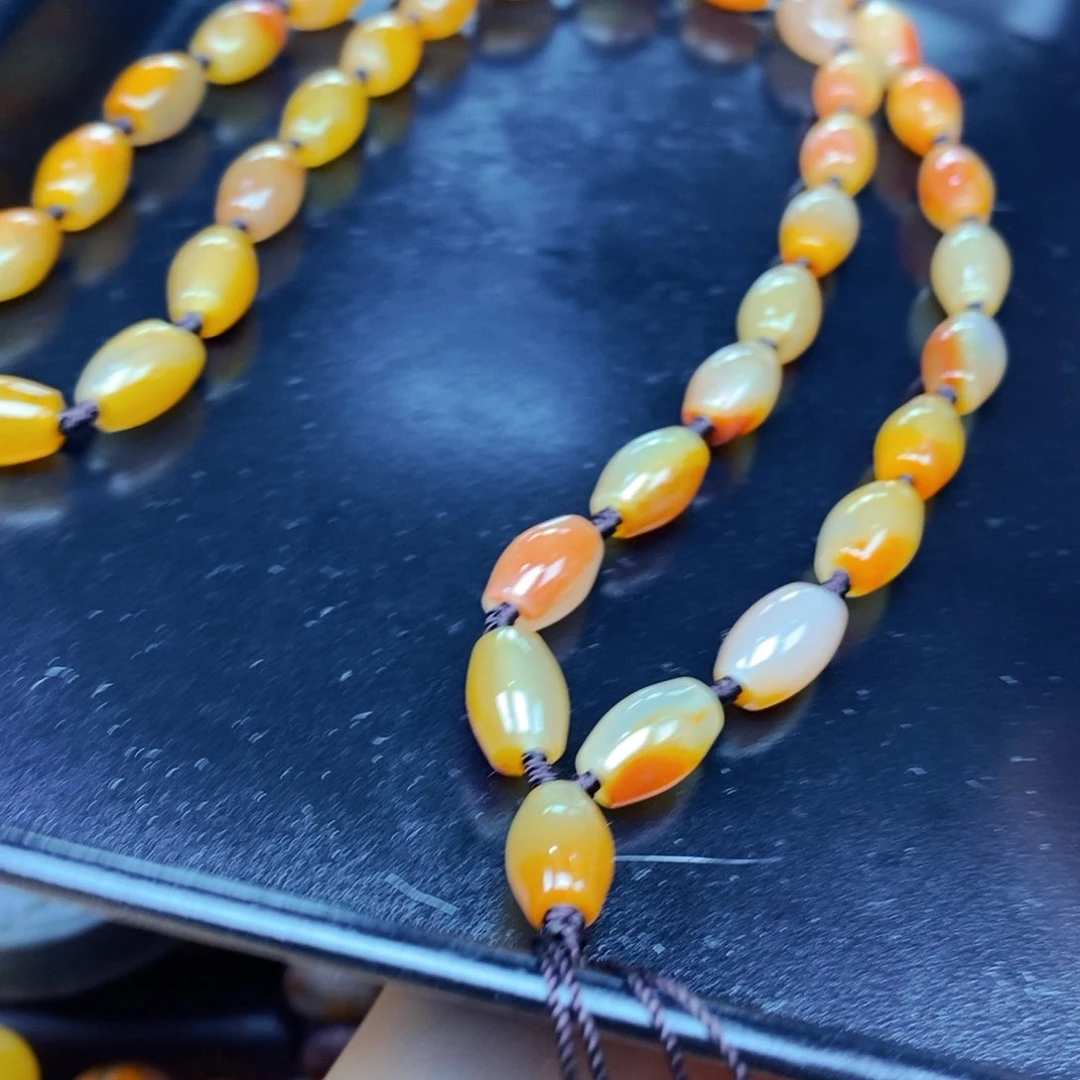 石英质玉（黄龙玉）未镶嵌颈饰