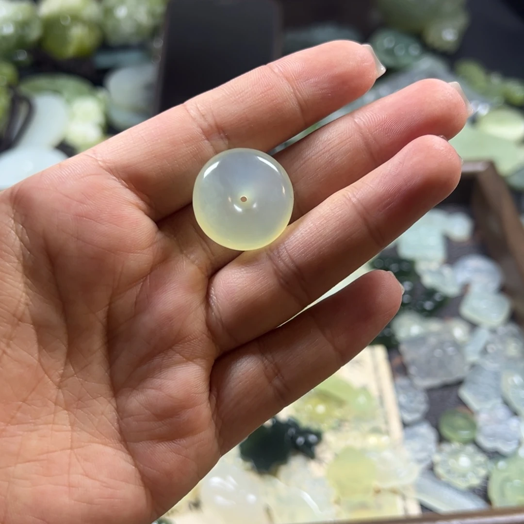 陈***句岫玉未镶嵌吊坠(不含链)