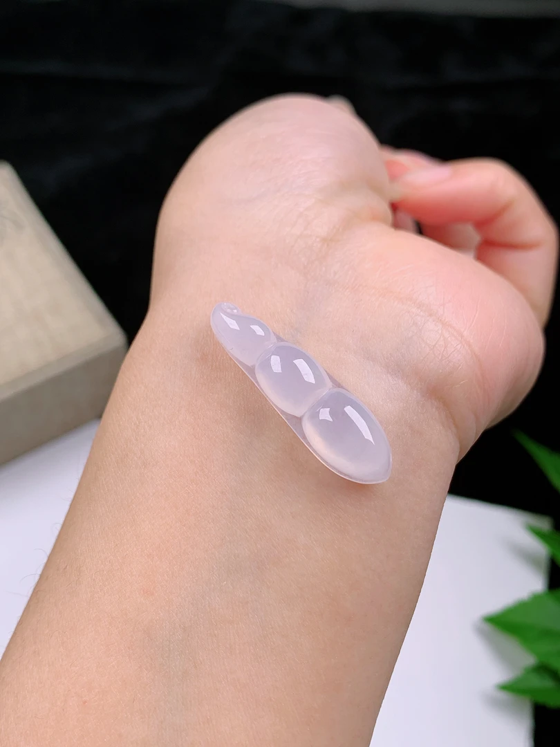 天然翡翠A货冰润白冰四季豆兰花豆挂件玉坠吊坠送金扣