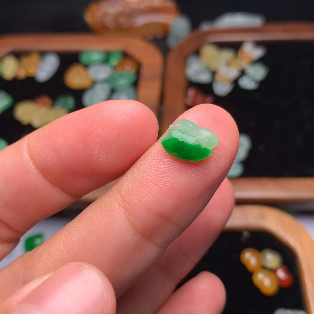 定制翡翠未镶嵌兔子