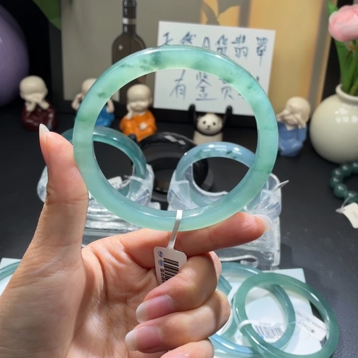 翡翠未镶嵌手镯半山水飘花