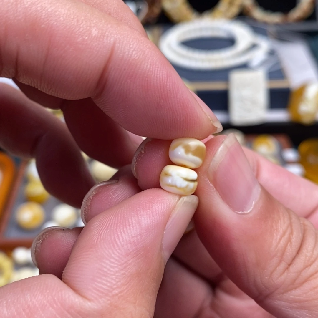裸石蜜蜡未镶嵌金虎8*6mm