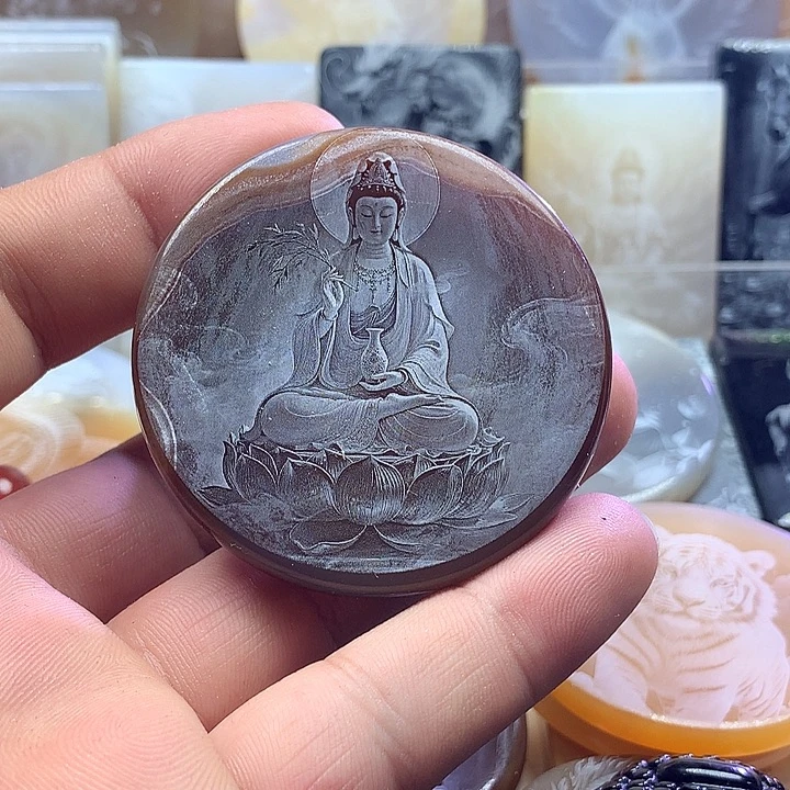 未镶嵌颈饰玛瑙/玉髓勇**惧