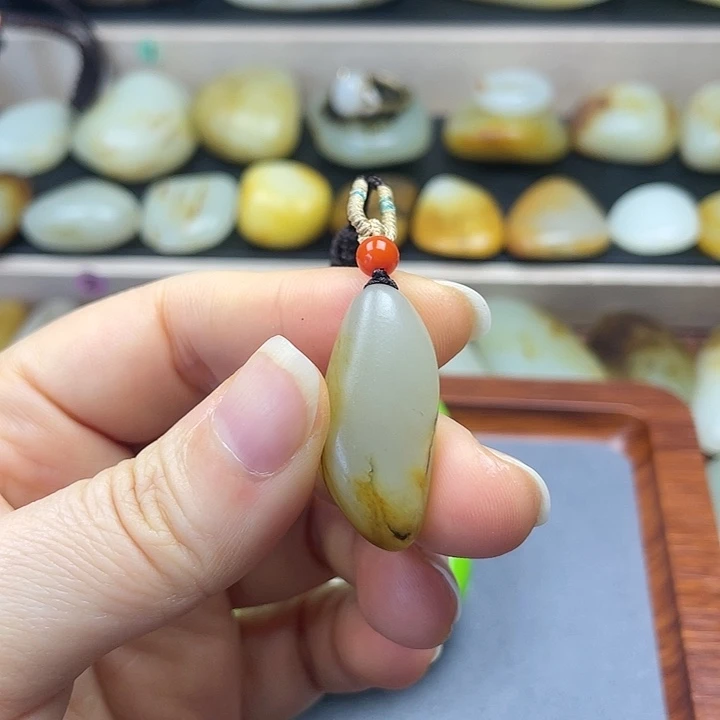 文***刀和田玉未镶嵌颈饰
