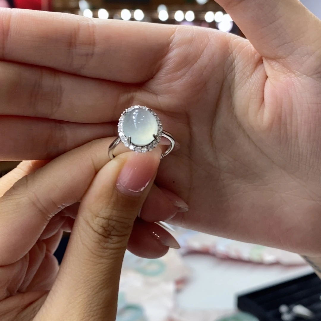 翡翠戒指未镶嵌奶***?翡翠