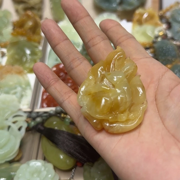 蛇纹石玉吊坠未镶嵌