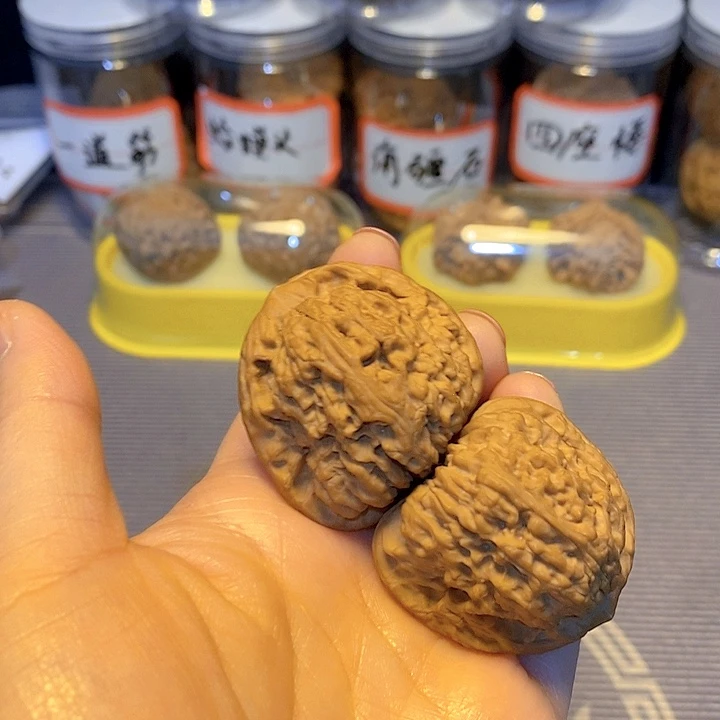 桃核把件413。 南疆石。 边肚41