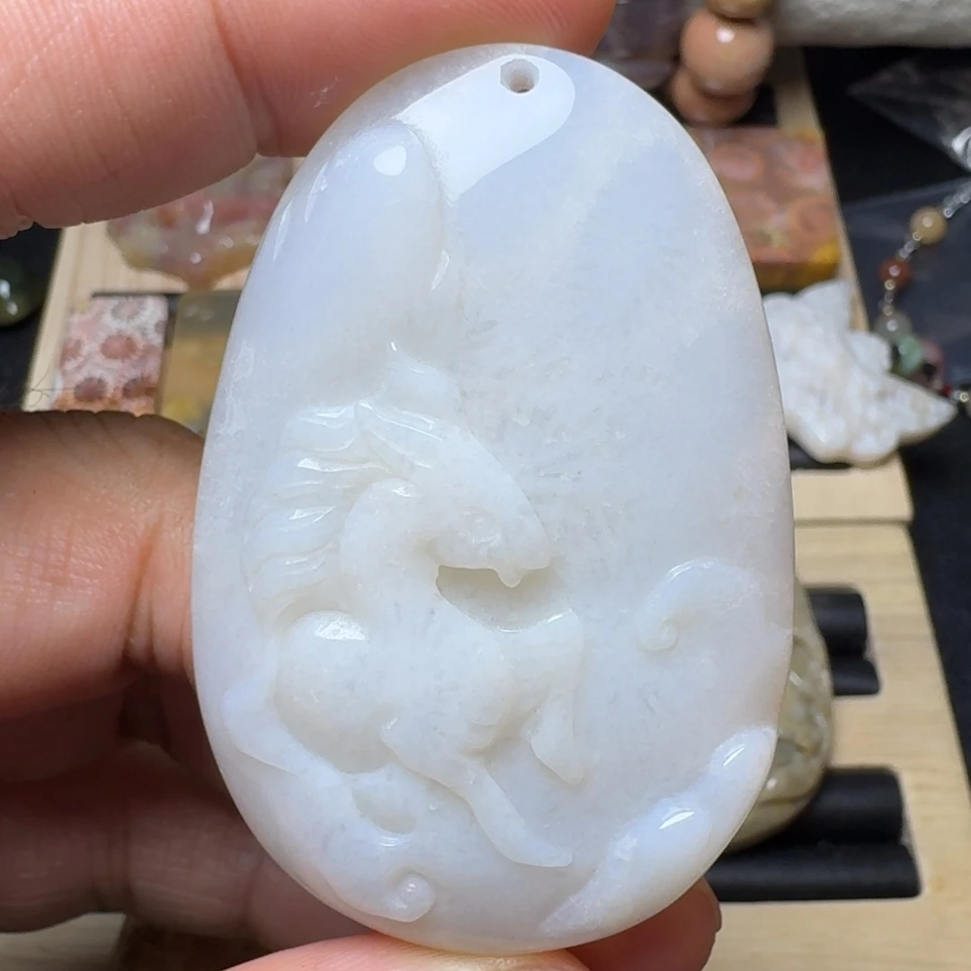 硅化玉未镶嵌纯天然色有机玉石保真色白马王子
