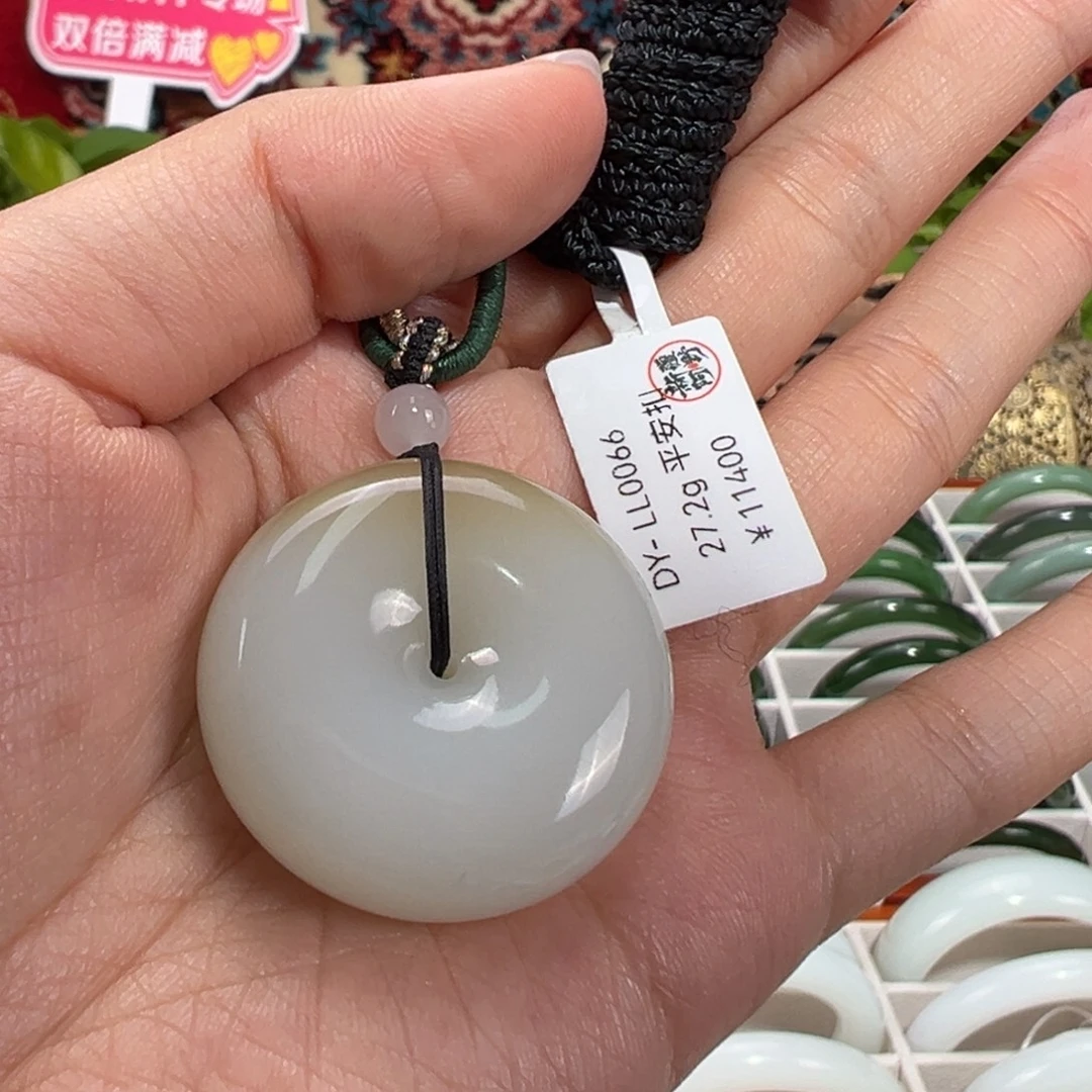 和田玉未镶嵌颈饰一口糖平安扣吊坠