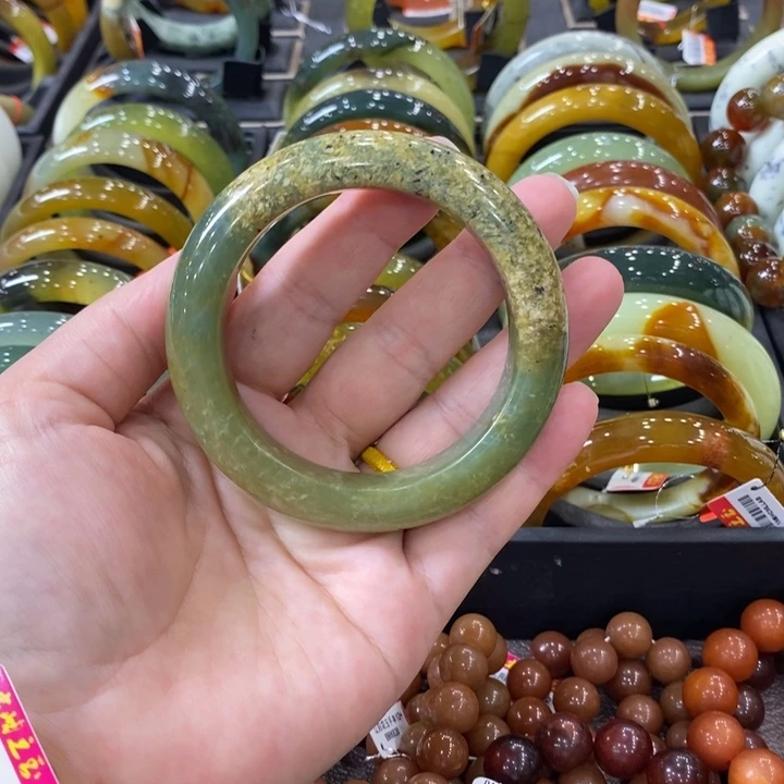 透闪石-蛇纹石玉未镶嵌手镯