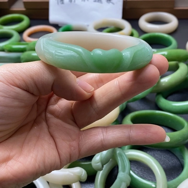 石英质玉手镯未镶嵌