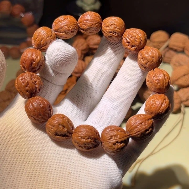 手串文玩核桃…………53