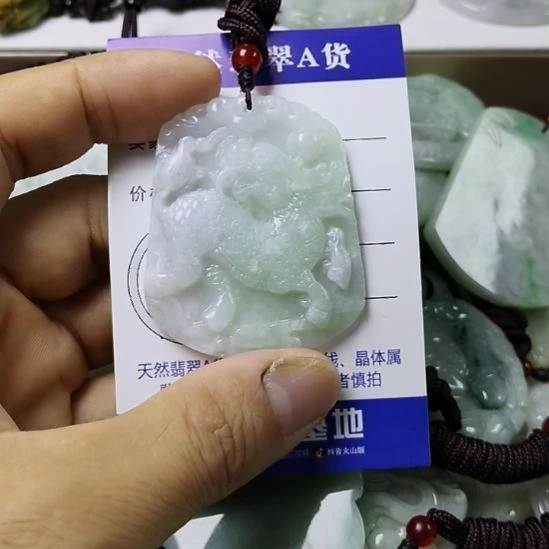 翡翠未镶嵌颈饰挂件