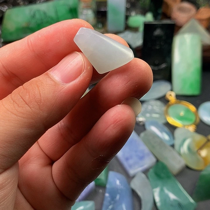 翡翠挂件未镶嵌料子