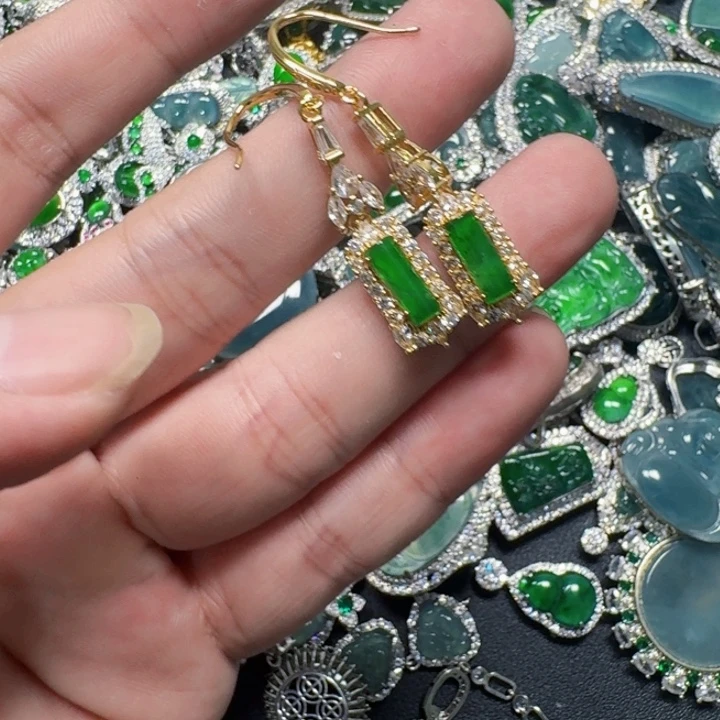 翡翠未镶嵌颈饰天然A货翡翠放漏