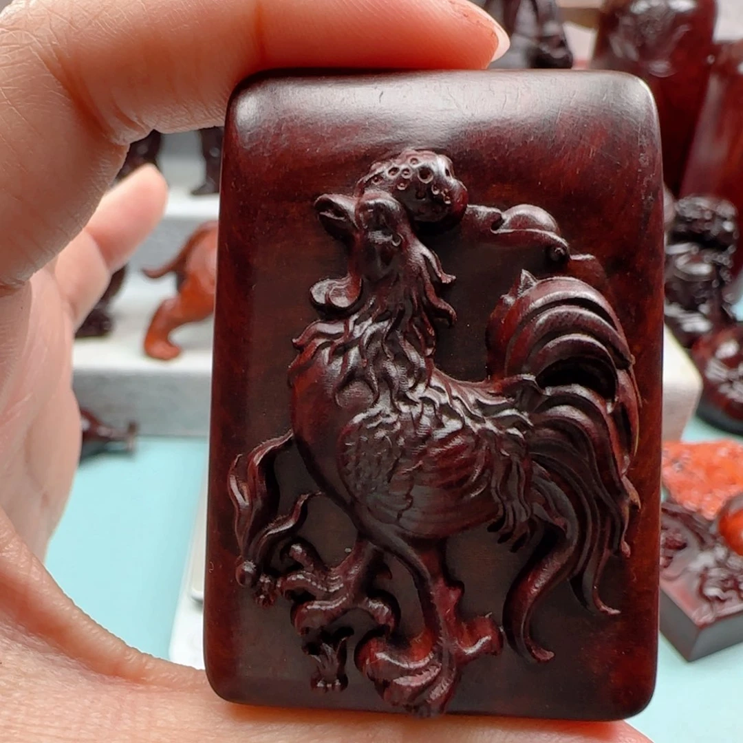 小叶紫檀把件鸡牌