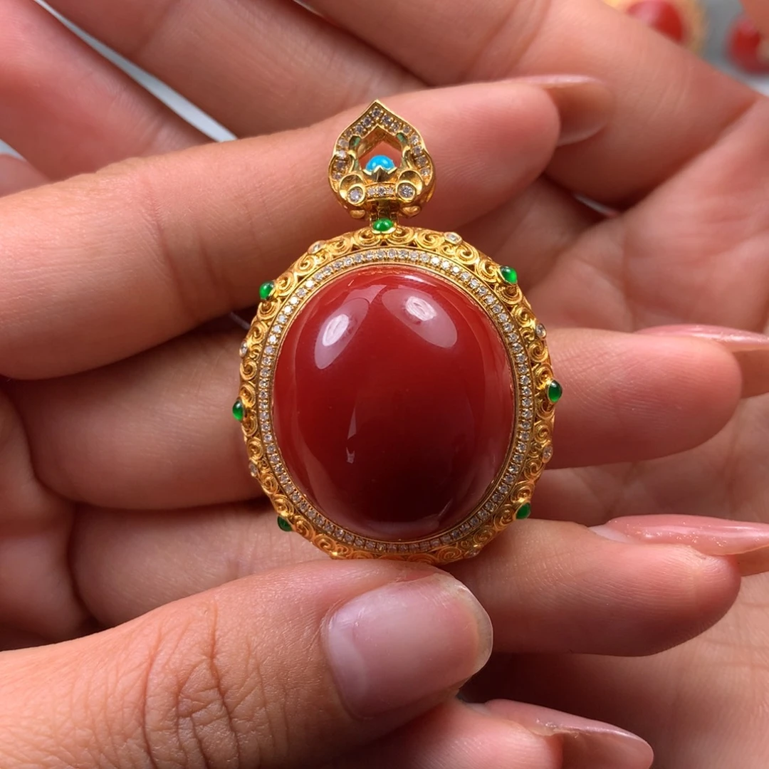 18K金镶嵌吊坠南红玛瑙阳*