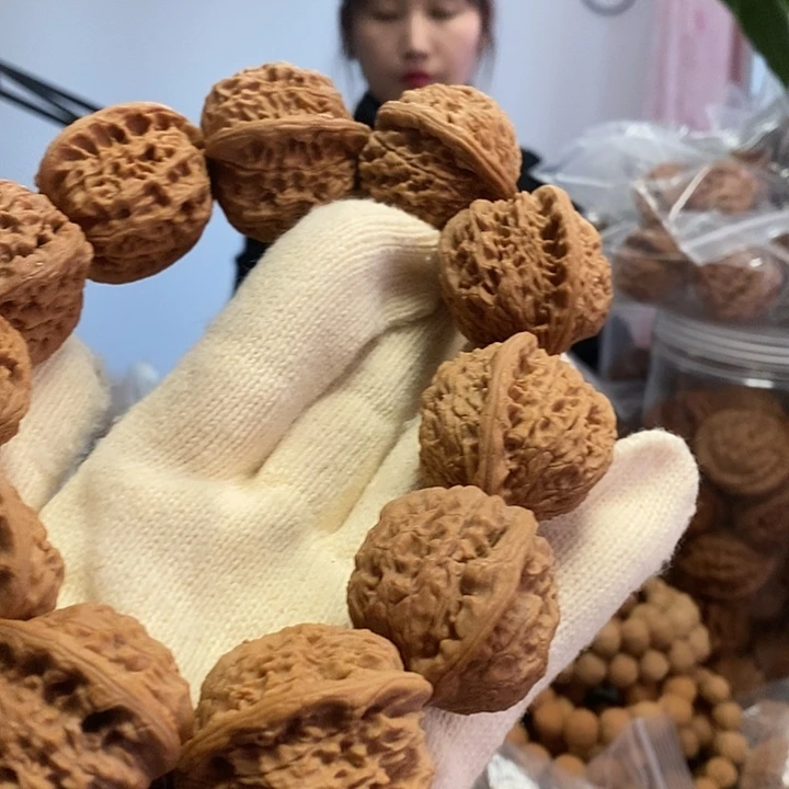 文玩核桃把件37红狮子手持