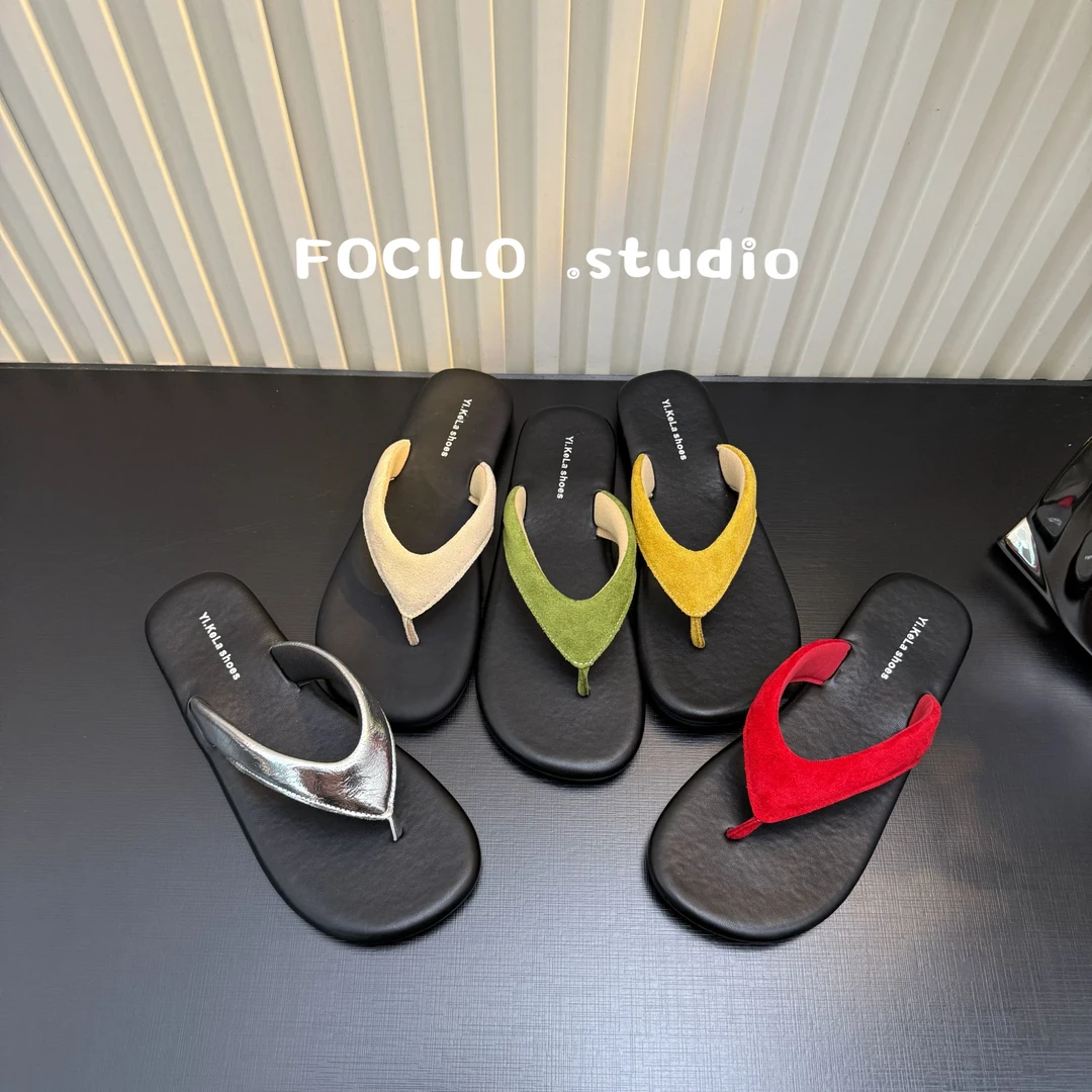 2025夏季新款多巴胺人字夹脚拖鞋女外穿休闲百搭平底沙滩凉拖鞋