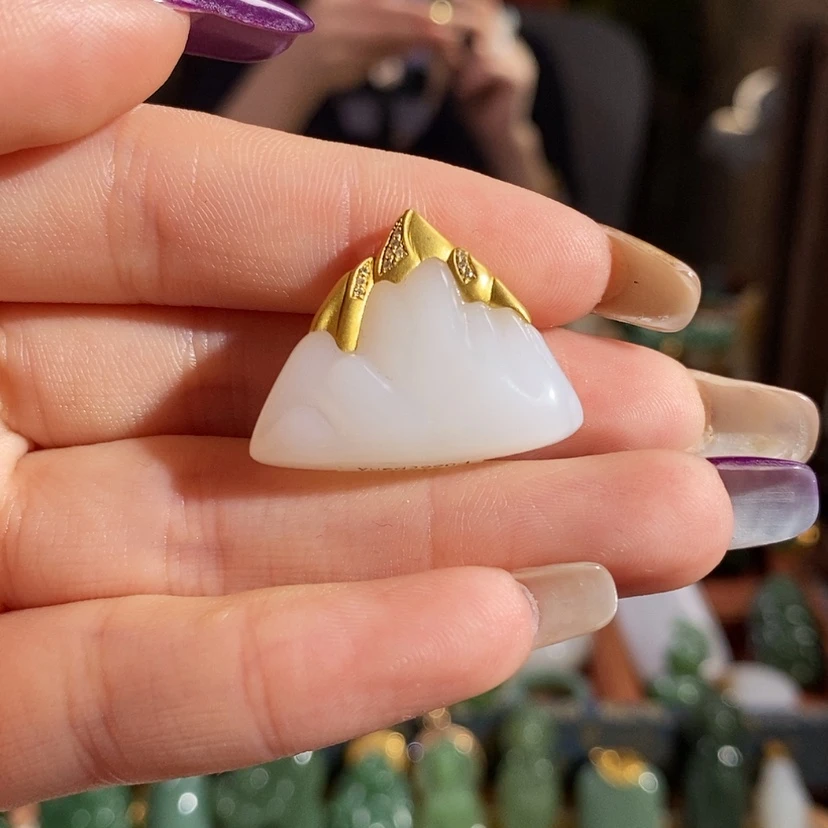 【闪购商品】吊坠(赠链)18K金镶嵌和田玉