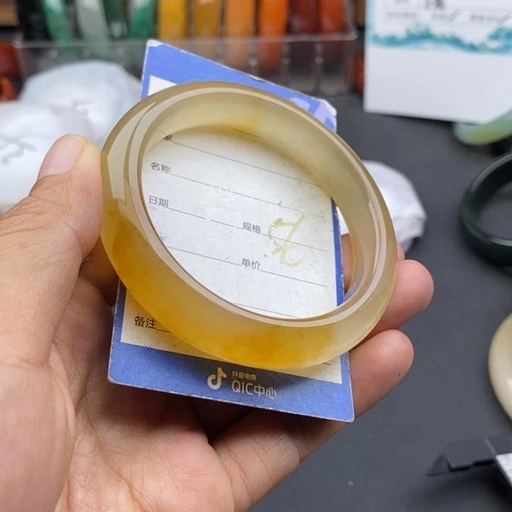 未镶嵌手镯石英质玉