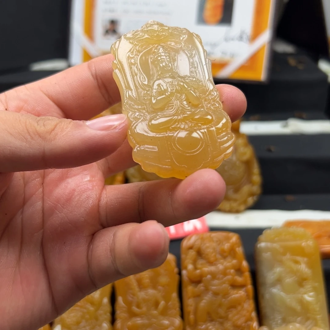 凤***槃石英质玉（黄龙玉）未镶嵌多样性发货，发其一