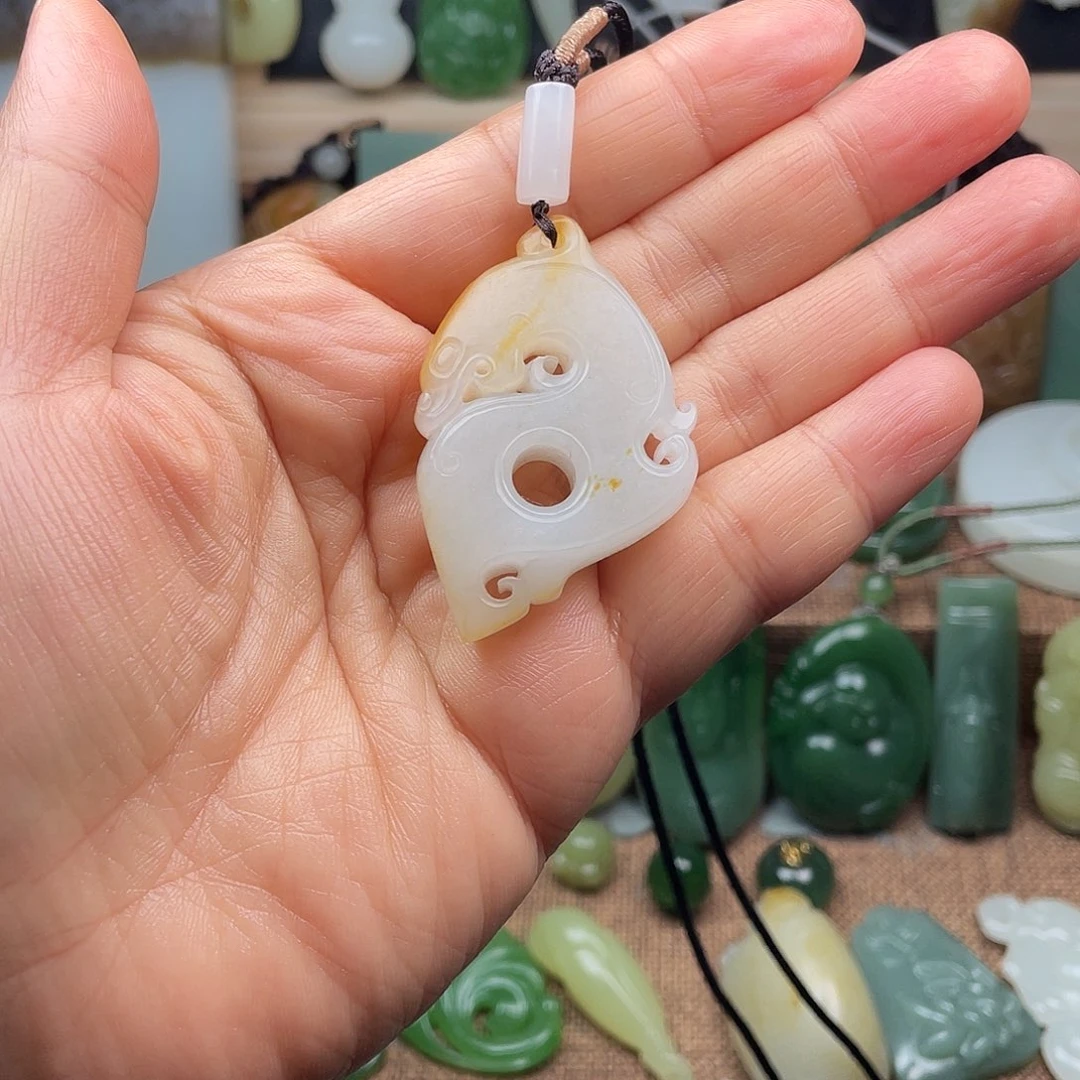 ****酒和田玉未镶嵌颈饰