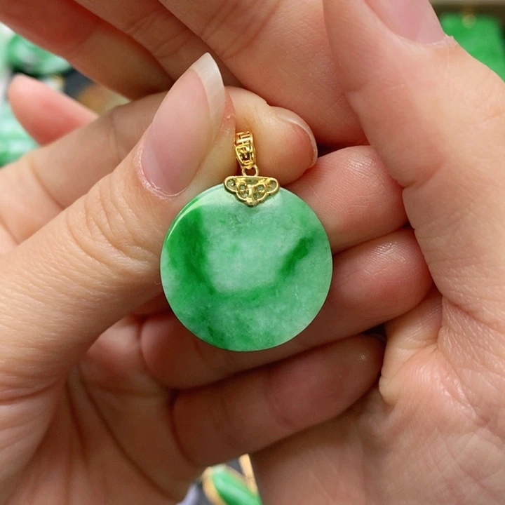 翡翠颈饰未镶嵌吊坠