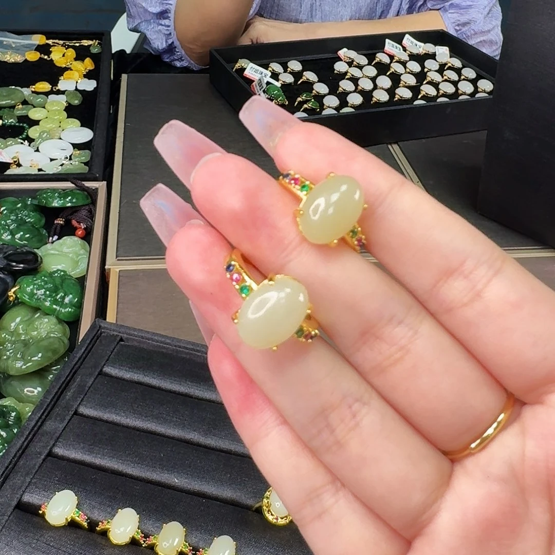 和田玉合金颈饰黄口简约款戒指