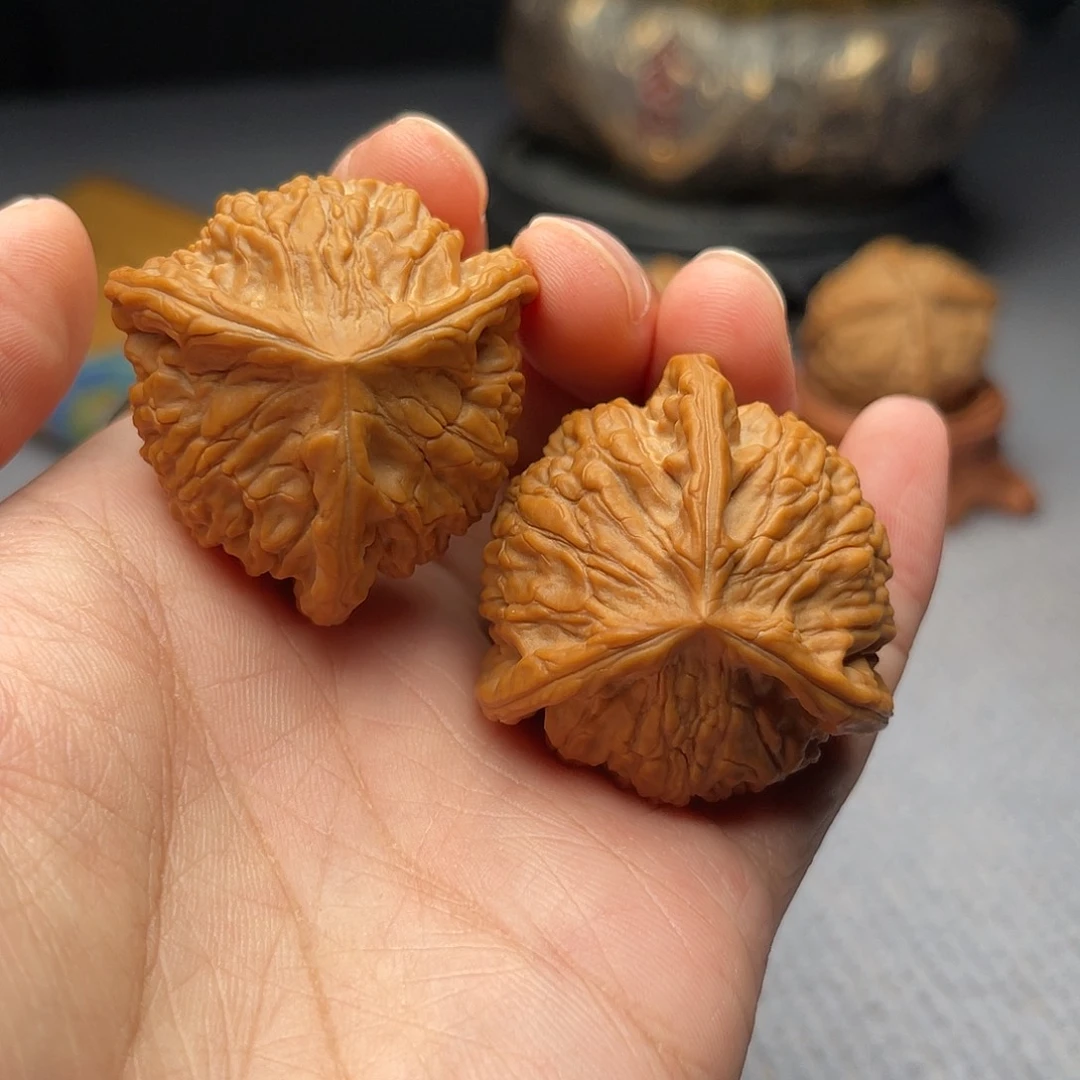 赵***～桃核吊坠红玉三棱全品40尺2347
