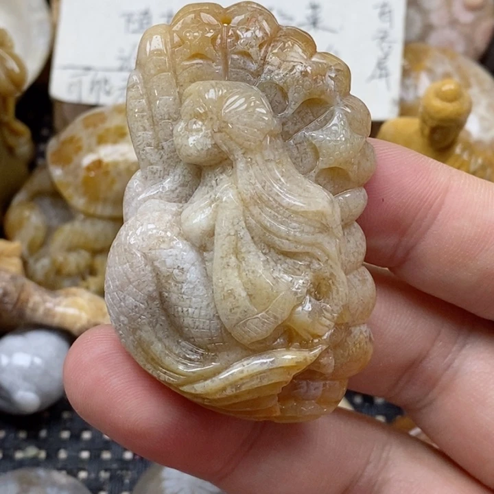 颈饰未镶嵌硅化珊瑚（珊瑚玉）有瑕