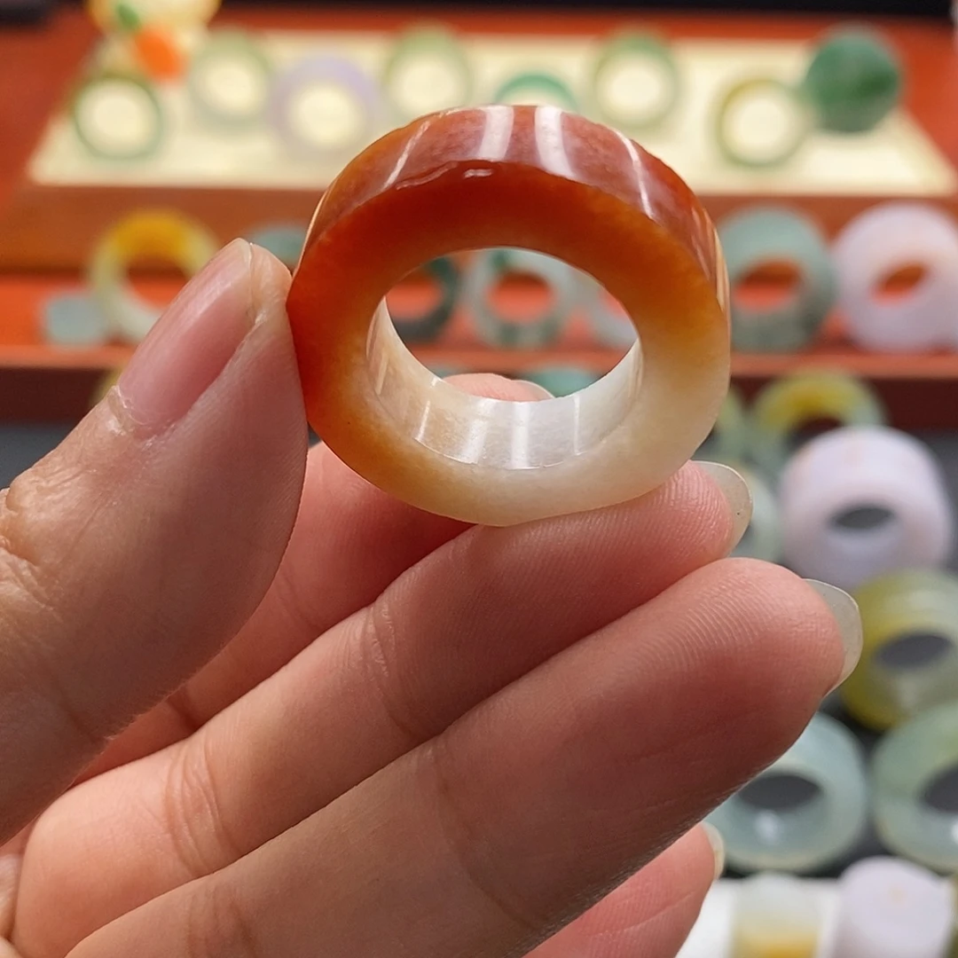 莲***风定制翡翠未镶嵌翡翠