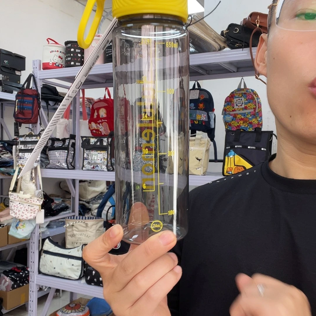 PU化妆包等各种产品的