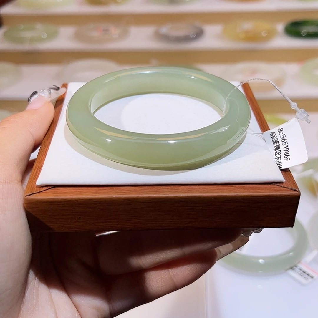 和田玉未镶嵌手镯高冰葡萄肉