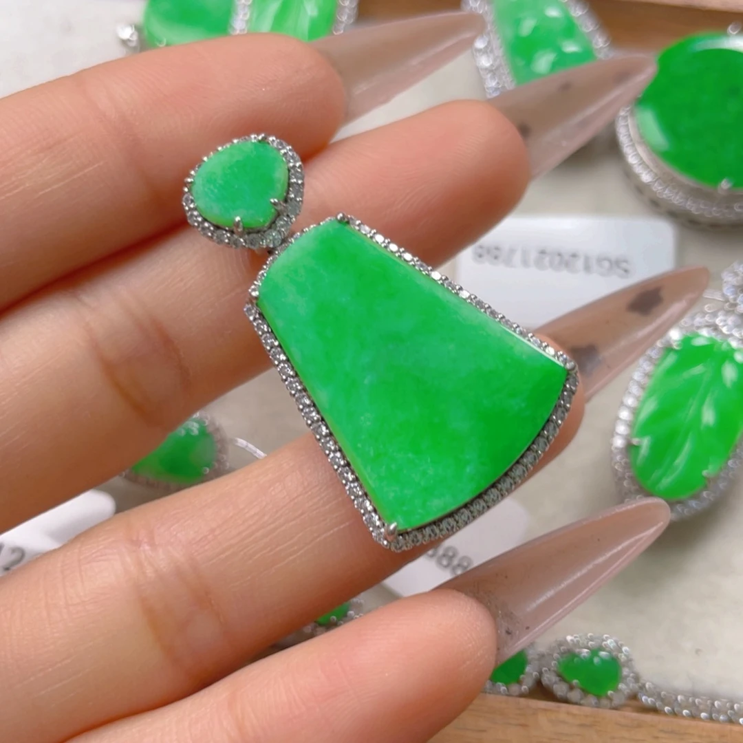 翡翠颈饰银S925镶嵌翡翠