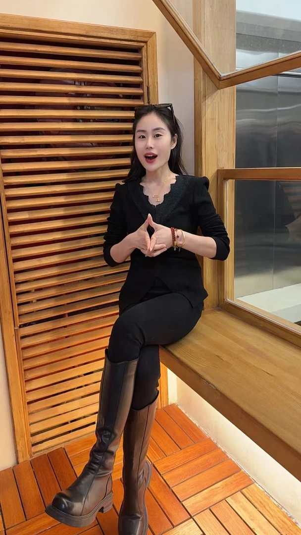 Miss huo V领前开叉打底衫 A 黑色 8068