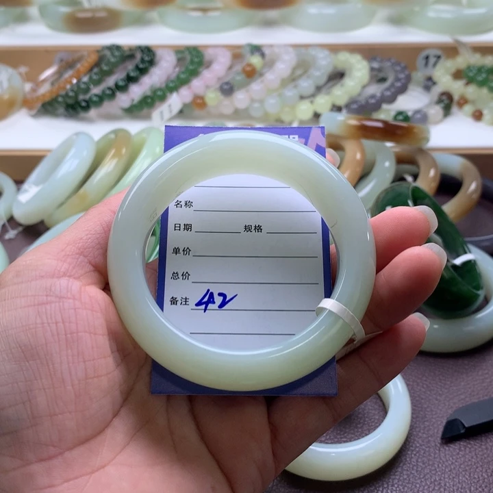 和田玉未镶嵌手镯