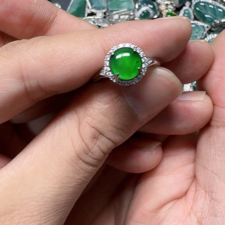 翡翠未镶嵌颈饰天然A货翡翠放漏