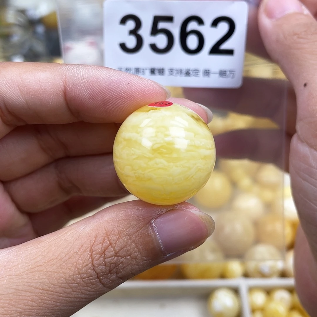 琥珀未镶嵌珠宝奇石24.4粉