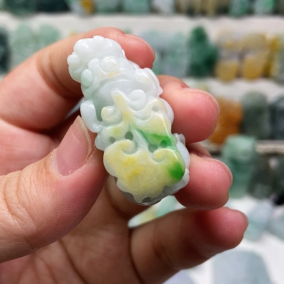 翡翠未镶嵌吊坠(赠链)