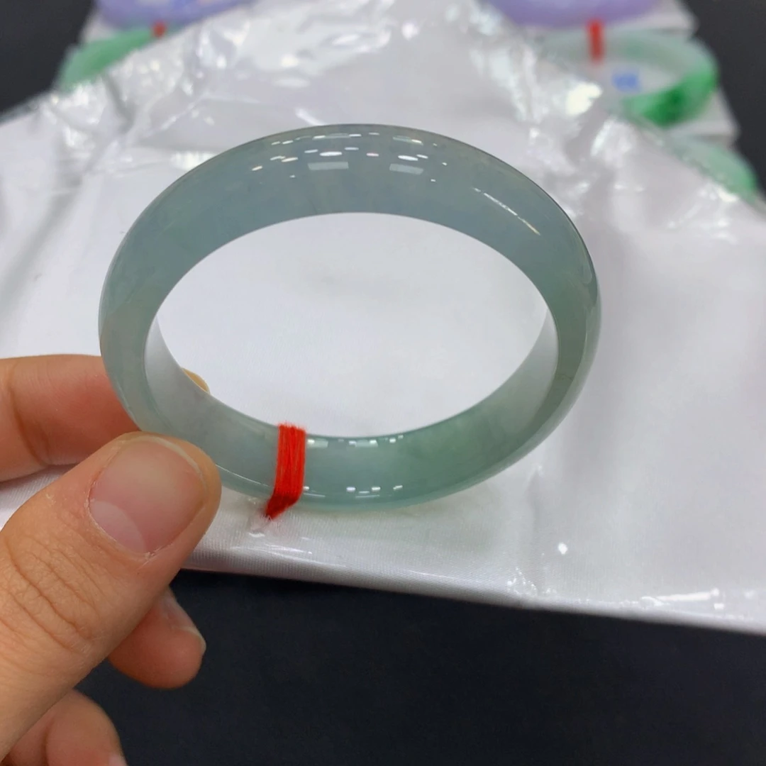 翡翠手镯未镶嵌翡翠